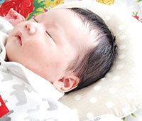 眠る赤ちゃん