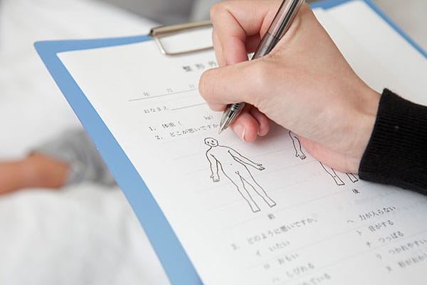 問診票を記入